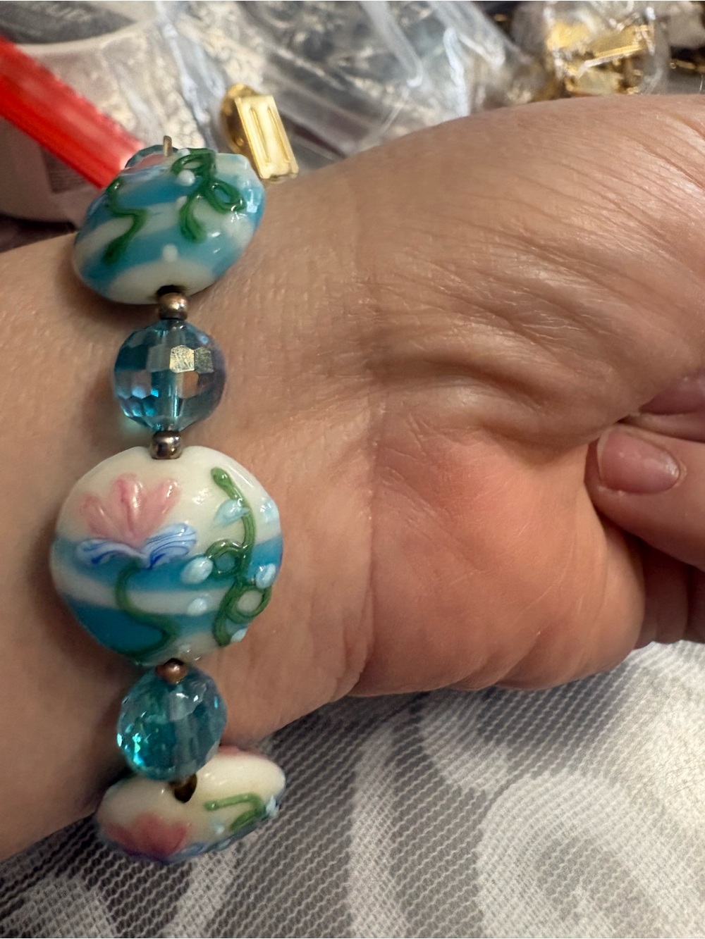 Handcrafted Blue & White Floral Glass Bead Bracelet vintage bracelet - Picture 2 of 5